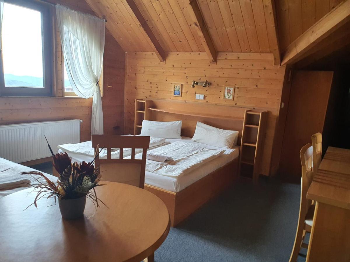 Hotel Pam ヤーヒモフ エクステリア 写真