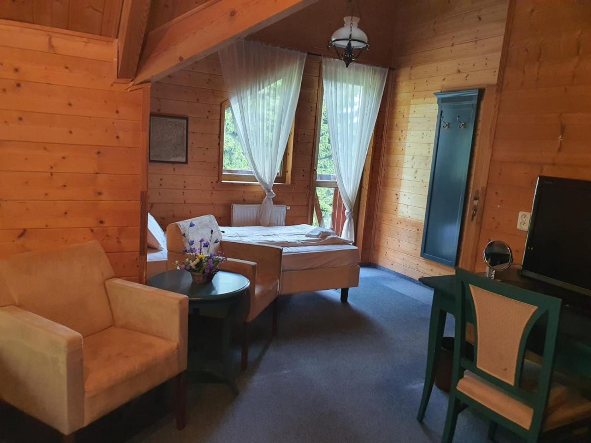 Hotel Pam ヤーヒモフ 部屋 写真
