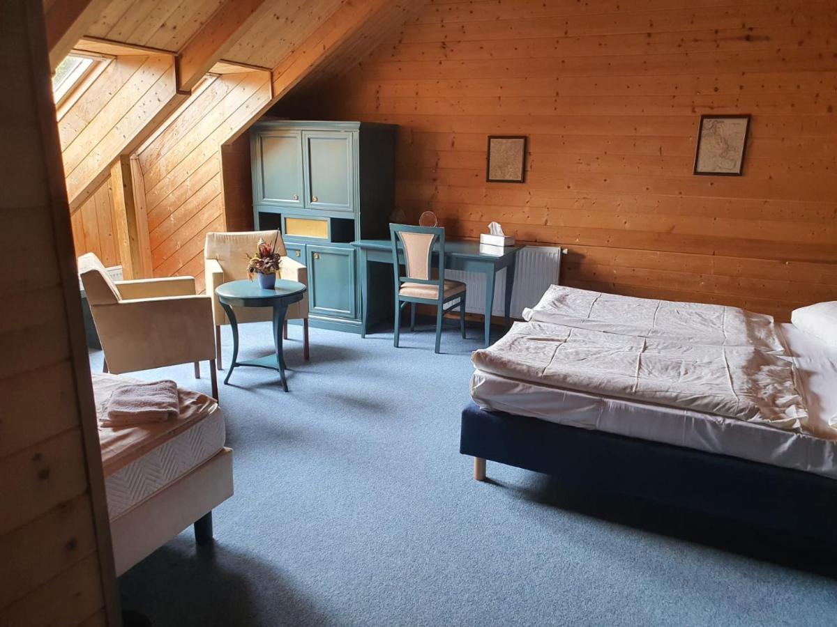 Hotel Pam ヤーヒモフ エクステリア 写真