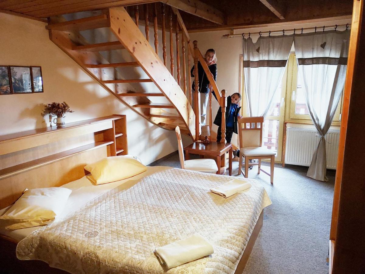 Hotel Pam ヤーヒモフ エクステリア 写真