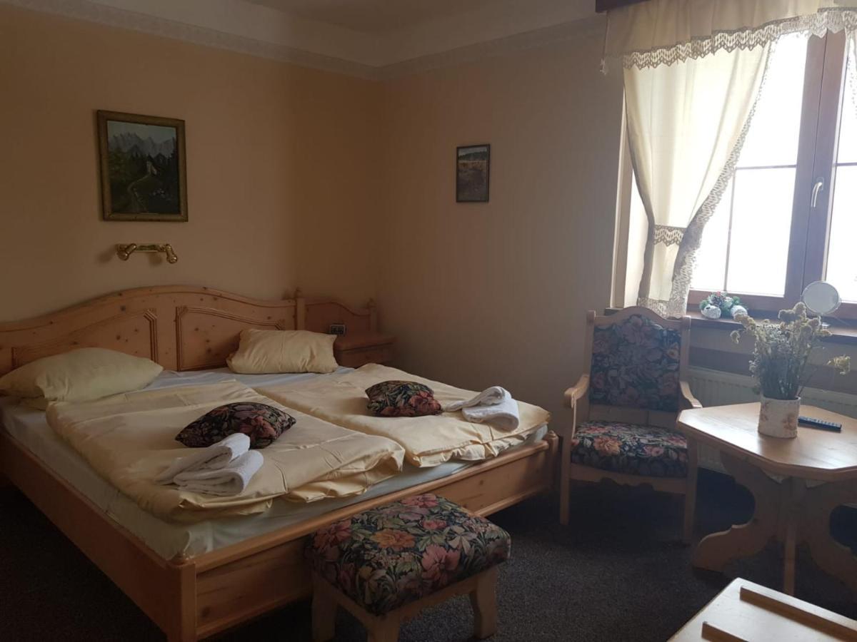 Hotel Pam ヤーヒモフ エクステリア 写真