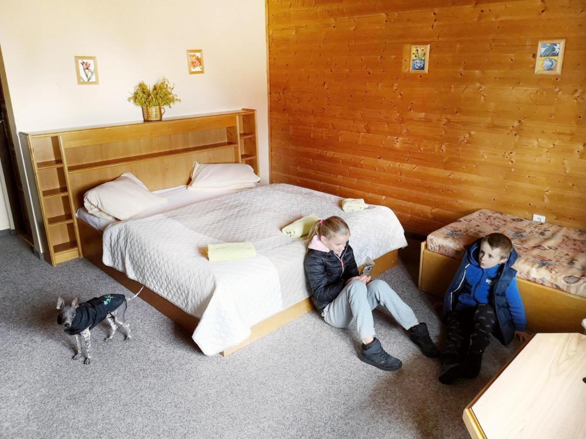 Hotel Pam ヤーヒモフ エクステリア 写真