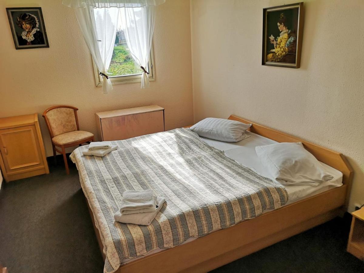 Hotel Pam ヤーヒモフ エクステリア 写真