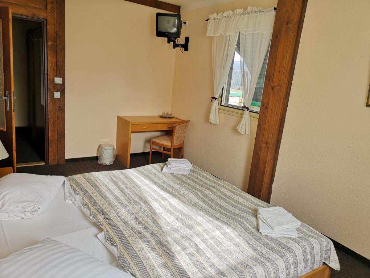 Hotel Pam ヤーヒモフ エクステリア 写真