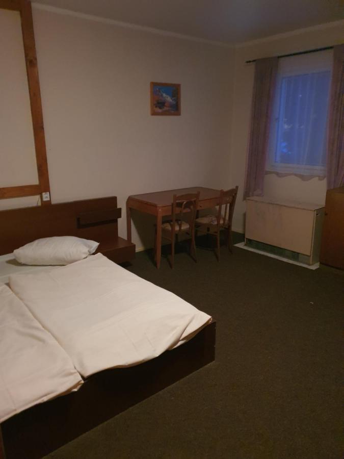 Hotel Pam ヤーヒモフ 部屋 写真